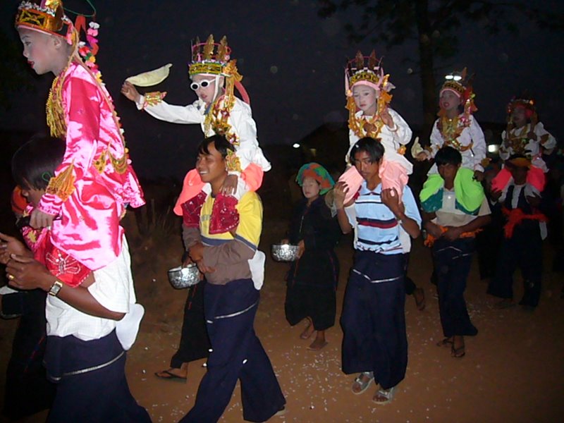 Travel - Myanmar - Kalaw Shan - Evening Procession